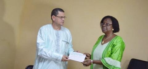 photo_dg_remise_don_cedeao_hopital_yalgado_500px.jpg