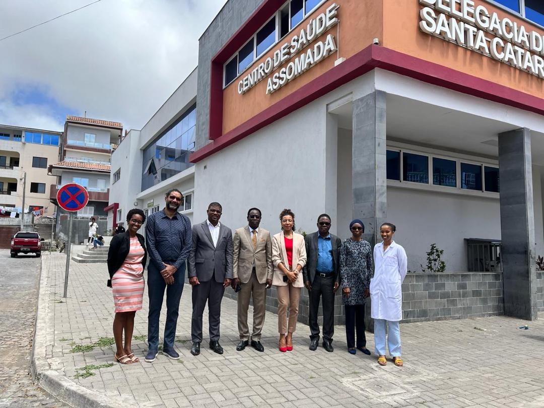 DG and delegation visited the Regional Health District in Santiago North, 35 minutes from the capital Praia, in the mountains. A well equipped hospital for the residents in Santiago North and environs